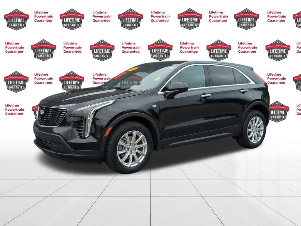Used 2023 Cadillac XT4 Luxury w/ Cold Weather Package image 7