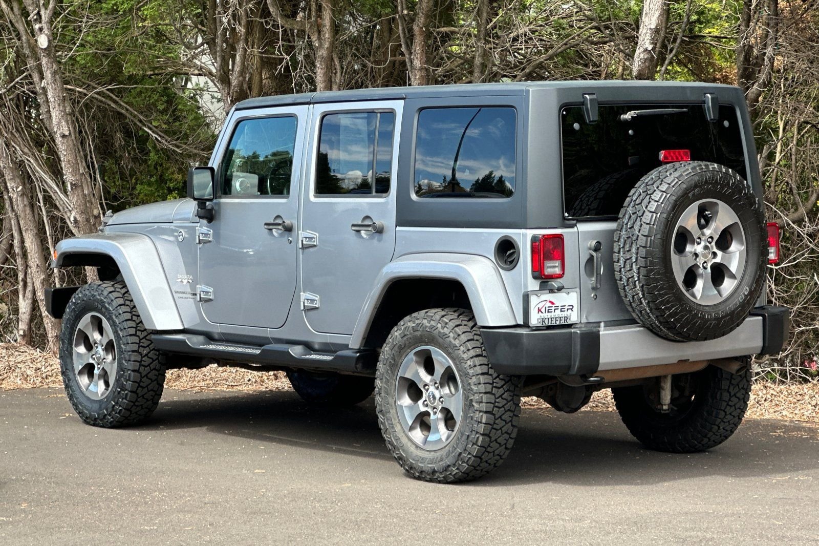 Used 2018 Jeep Wrangler Unlimited Sahara AWD/4WD image 6