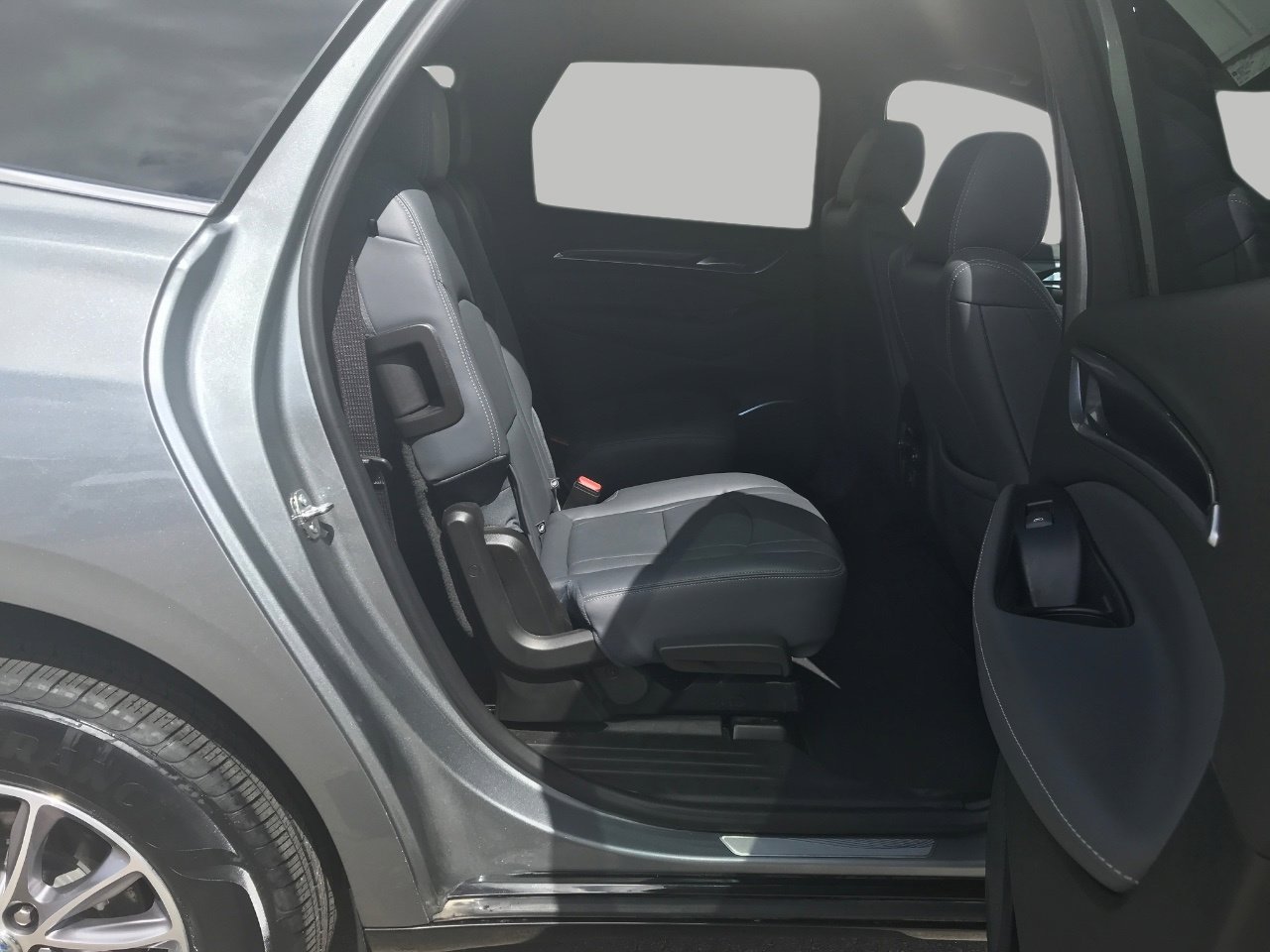 Used 2023 Buick Enclave Essence image 21