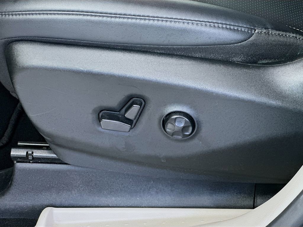 Used 2024 Chrysler Pacifica Touring-L FWD image 22