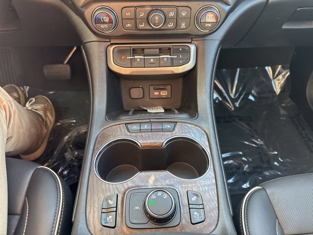 Used 2023 GMC Acadia Denali w/ Denali Technology Package AWD/4WD image 15