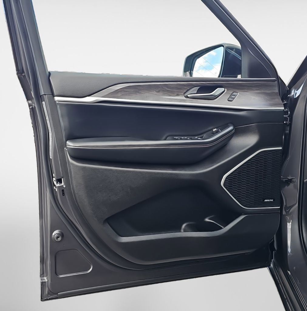 Used 2022 Jeep Grand Cherokee Limited image 14