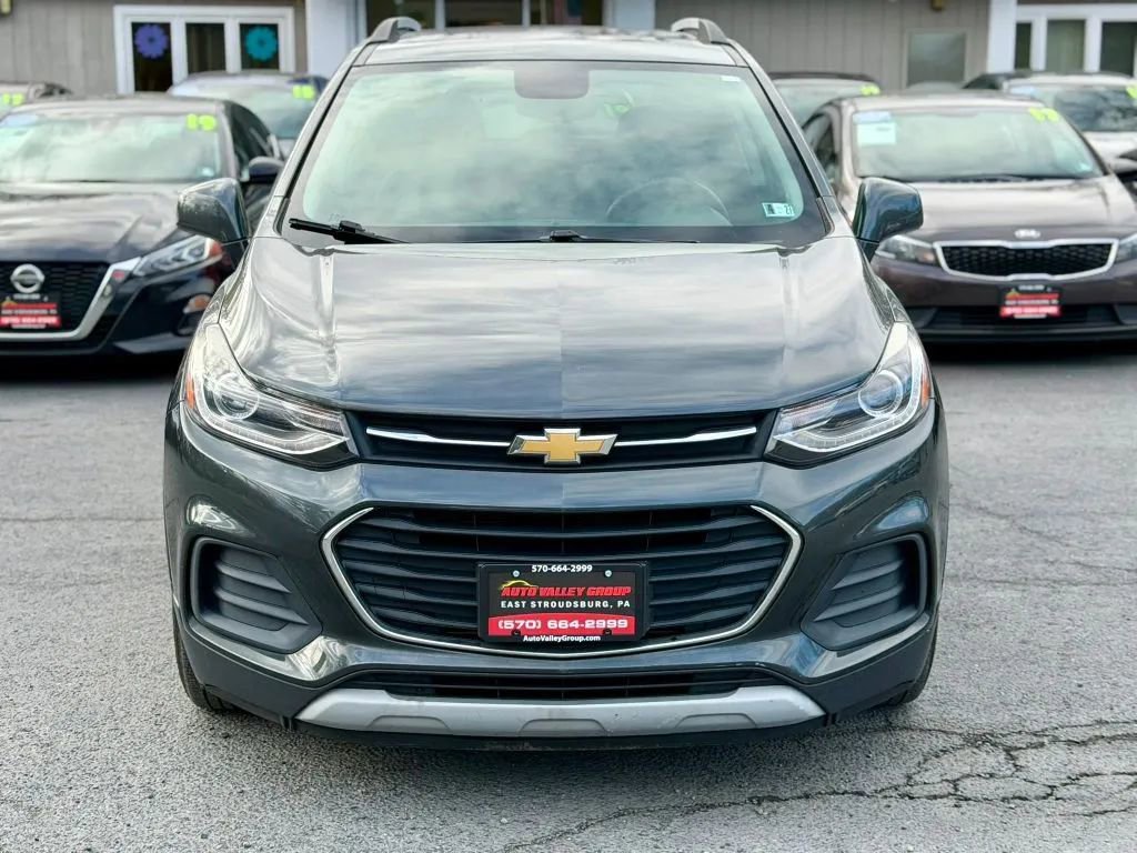 Used 2018 Chevrolet Trax LT w/ LT Convenience Package image 3