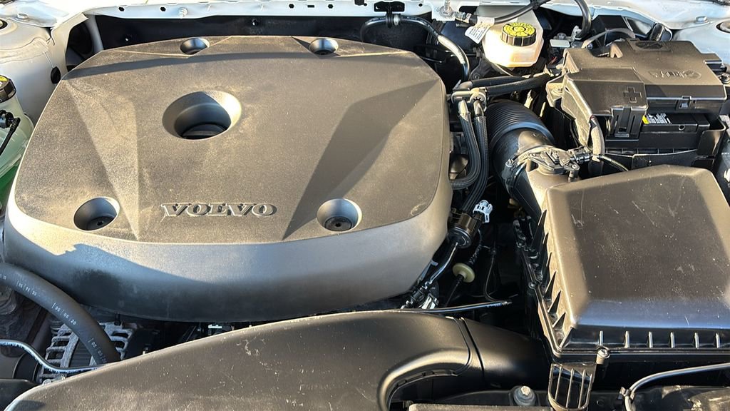 Used 2021 Volvo XC40 T5 R-Design w/ Climate Package image 32