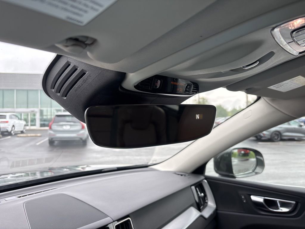 Used 2018 Volvo XC60 T5 Momentum w/ Vision Package AWD/4WD image 11