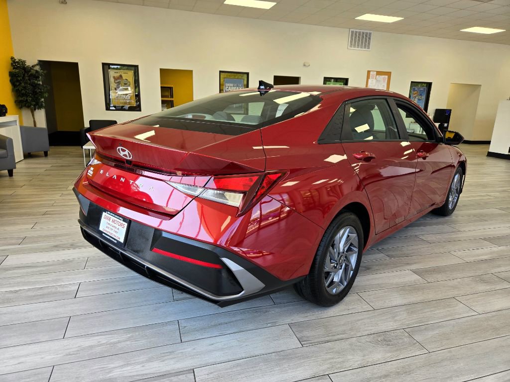 Used 2024 Hyundai Elantra SEL image 7