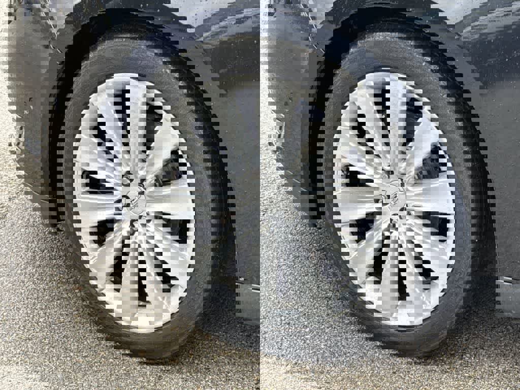 Used 2015 Lincoln MKS AWD w/ Equipment Group 201A image 9