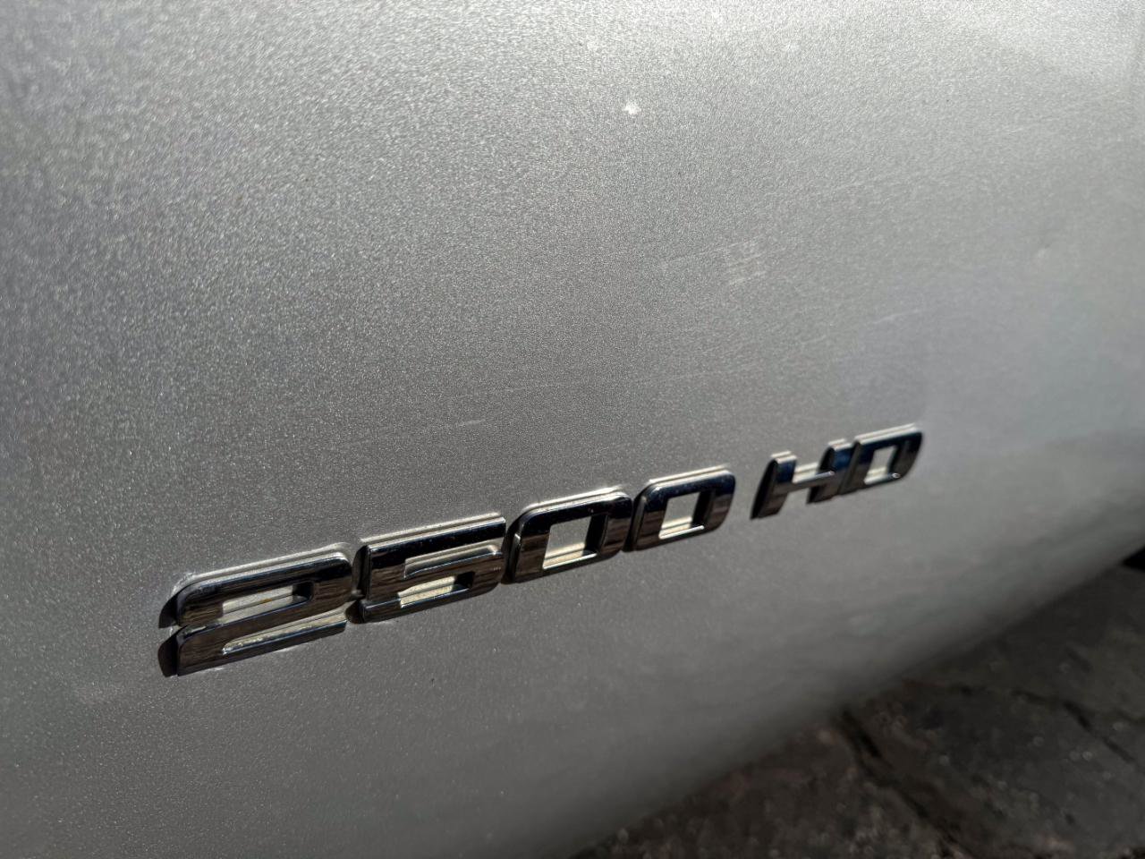 Used 2010 Chevrolet Silverado 2500 LT w/ Interior Plus Package AWD/4WD image 12