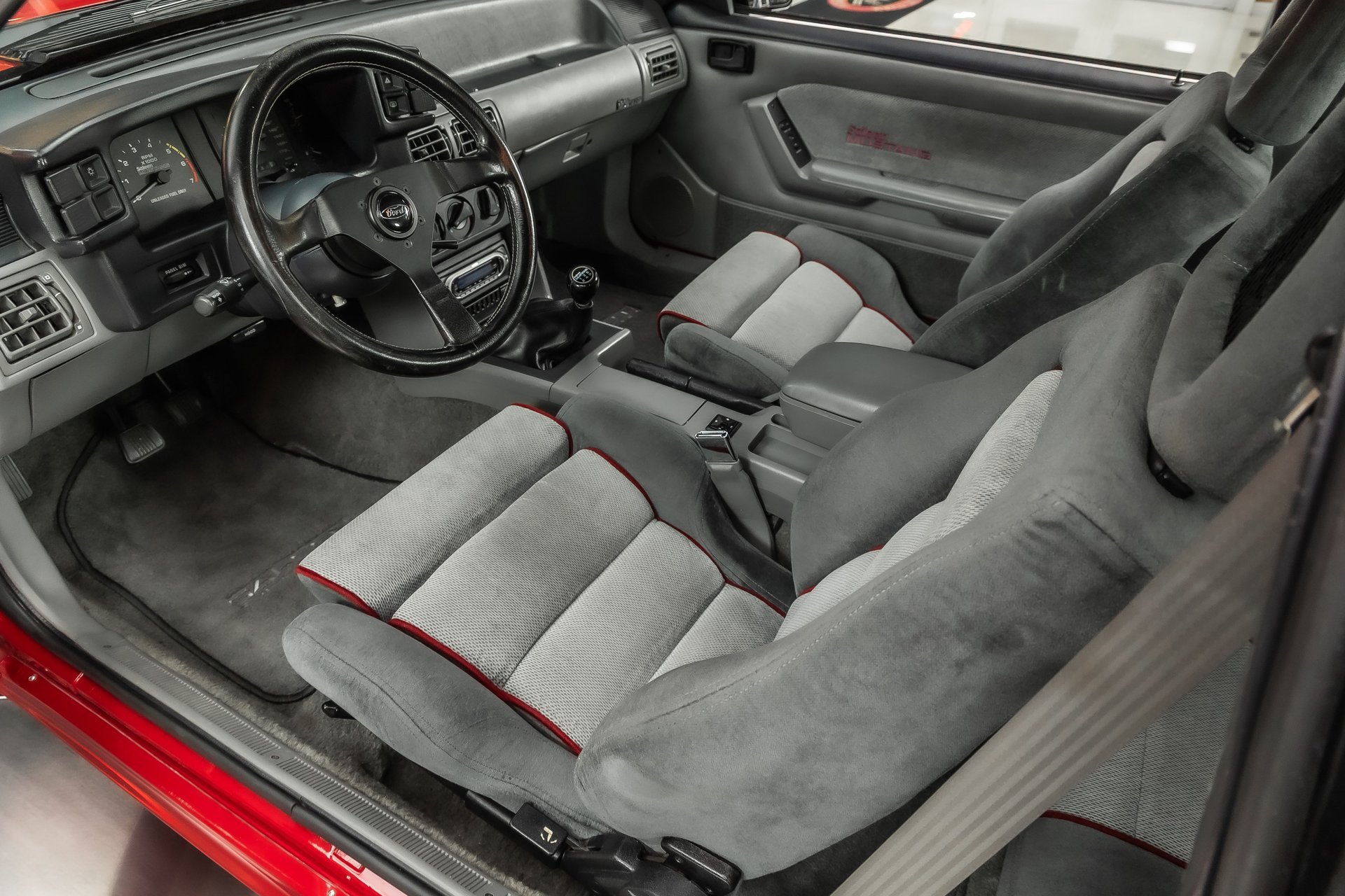 Used 1988 Ford Mustang LX RWD image 3