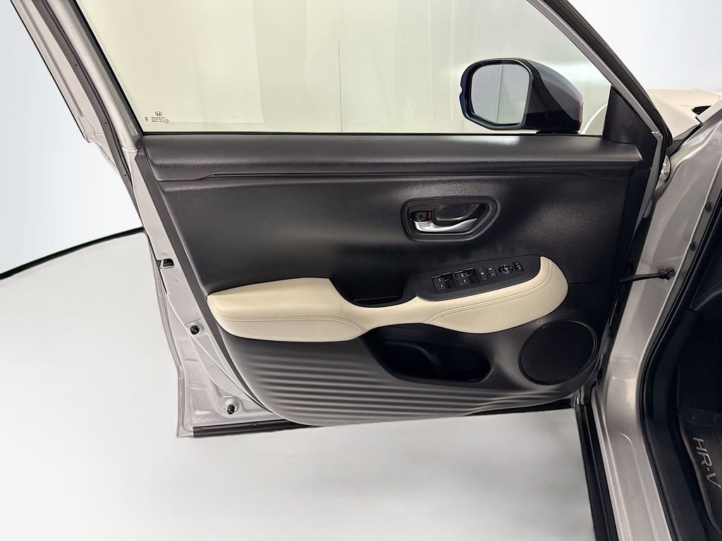 Certified 2025 Honda HR-V LX image 24