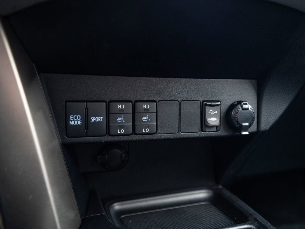 Used 2014 Toyota RAV4 Limited w/ Technology Package AWD/4WD image 30