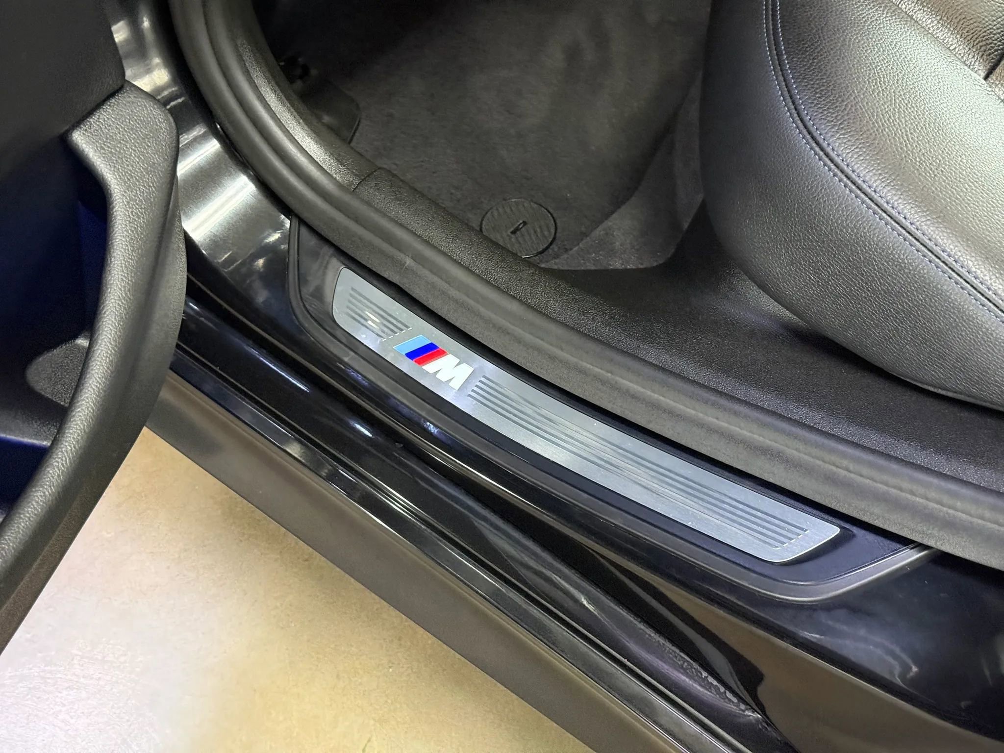Used 2019 BMW 530i w/ M Sport Package RWD image 16