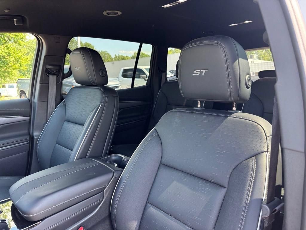 Used 2026 Buick Enclave Sport Touring FWD image 5