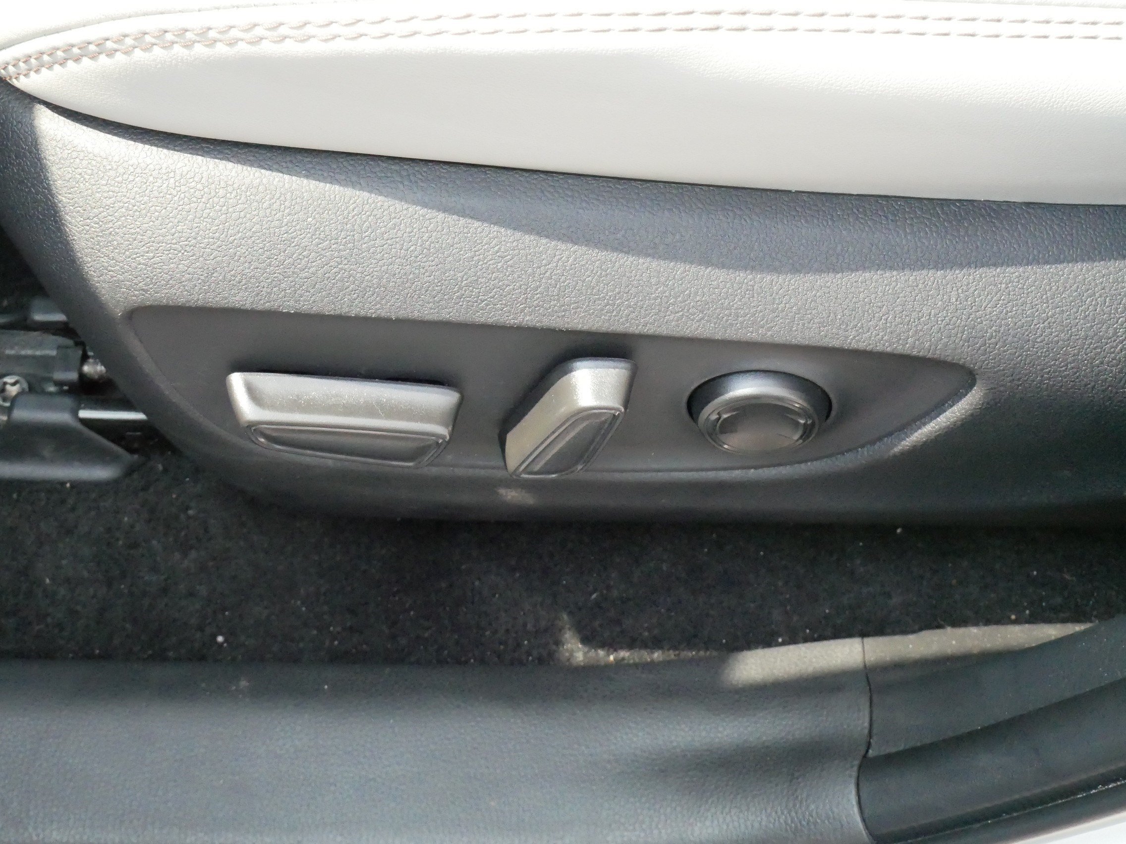 Used 2025 Toyota RAV4 XLE Premium w/ Weather Package AWD/4WD image 20