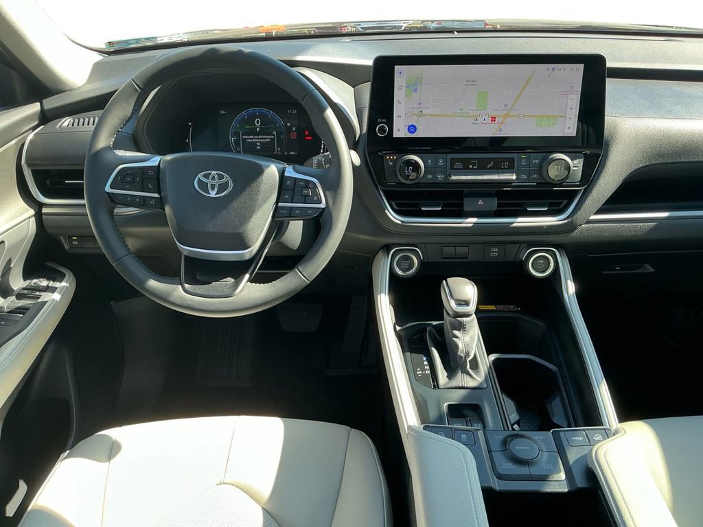 Used 2025 Toyota Grand Highlander AWD image 17