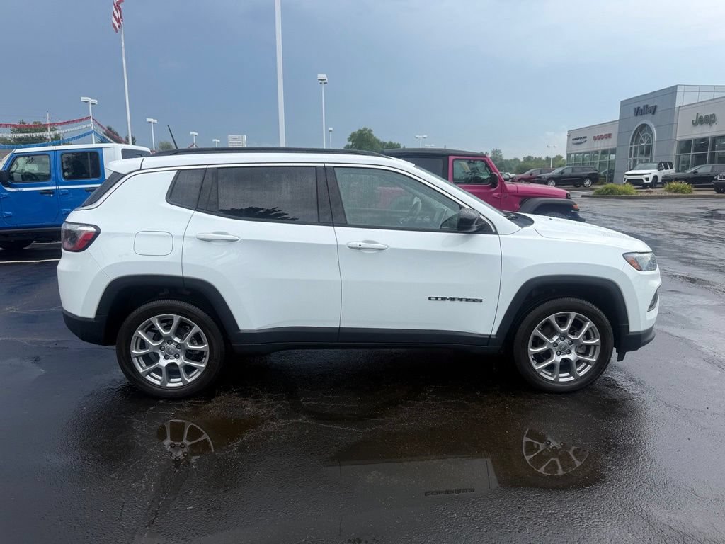 Used 2022 Jeep Compass Latitude AWD/4WD image 2