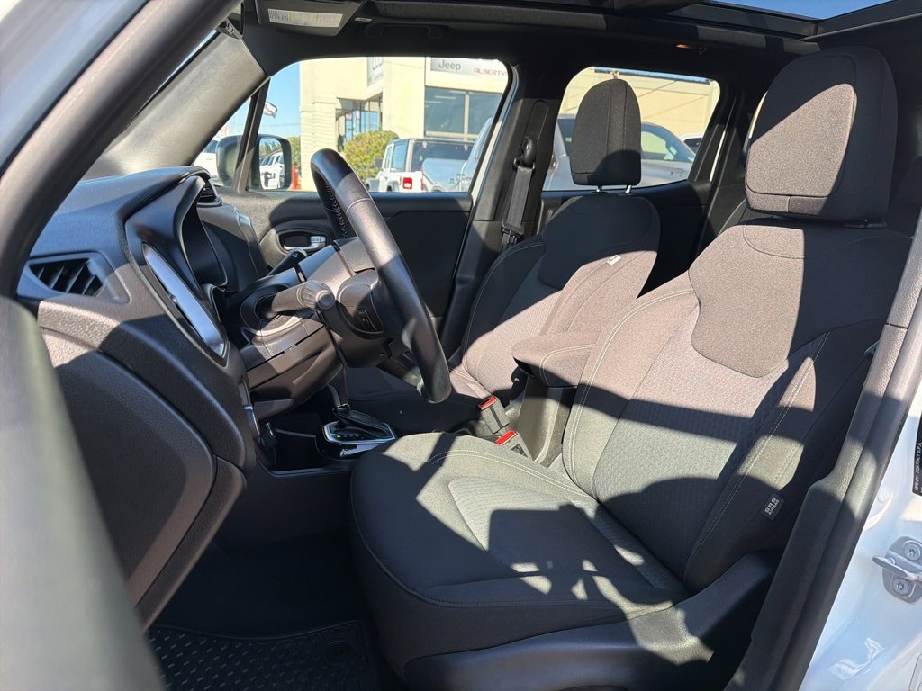 Used 2021 Jeep Renegade Latitude w/ Sun & Sound Group image 29