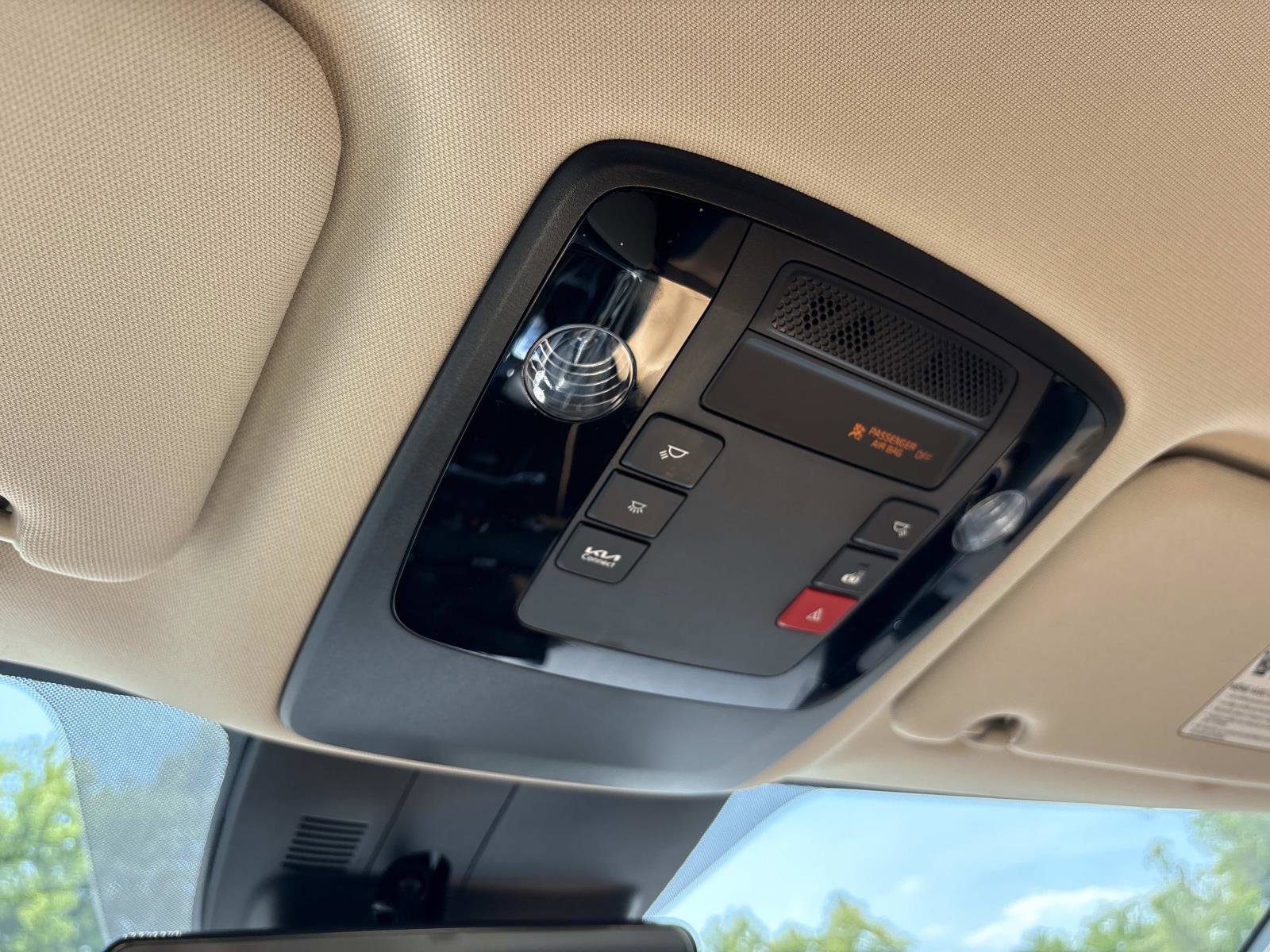 Used 2024 Kia Carnival EX FWD image 25