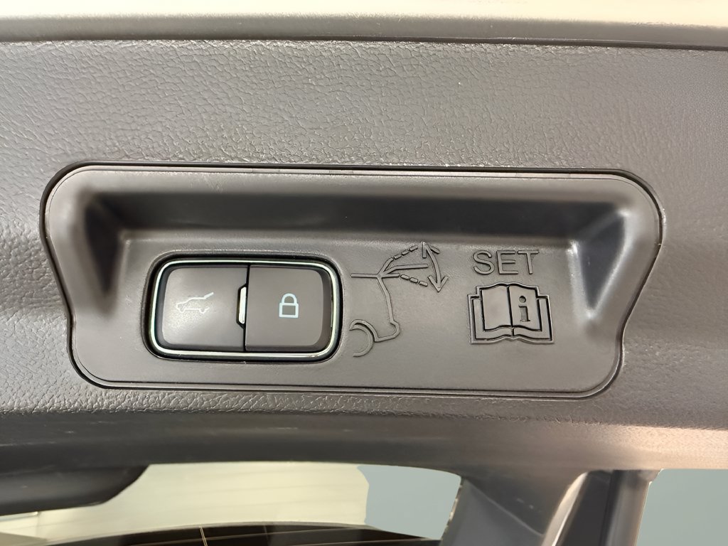 Certified 2024 Ford Explorer XLT w/ Equipment Group 202A AWD/4WD image 11