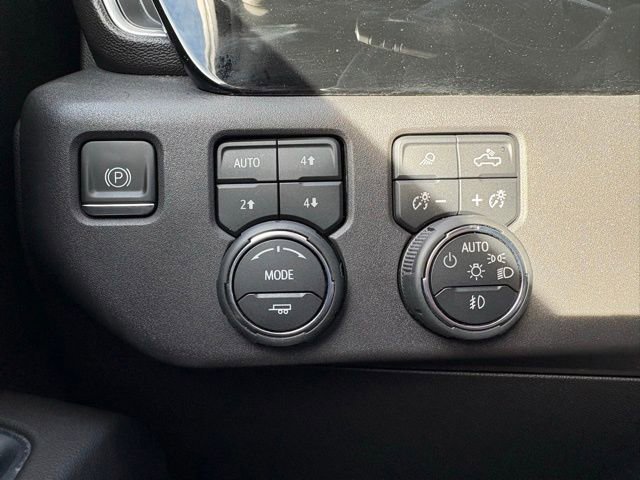 Used 2022 Chevrolet Silverado 1500 LTZ w/ LTZ Convenience Package II AWD/4WD image 18