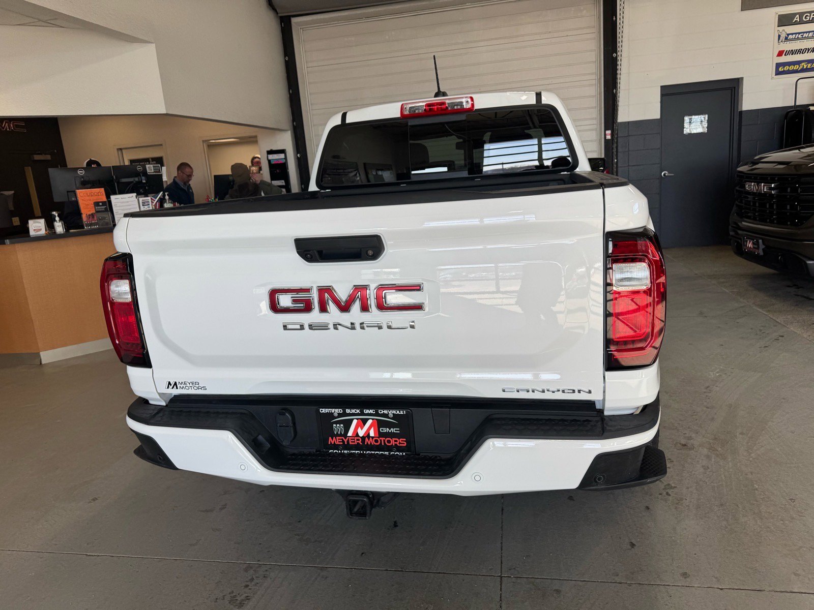 Used 2025 GMC Canyon Denali image 6