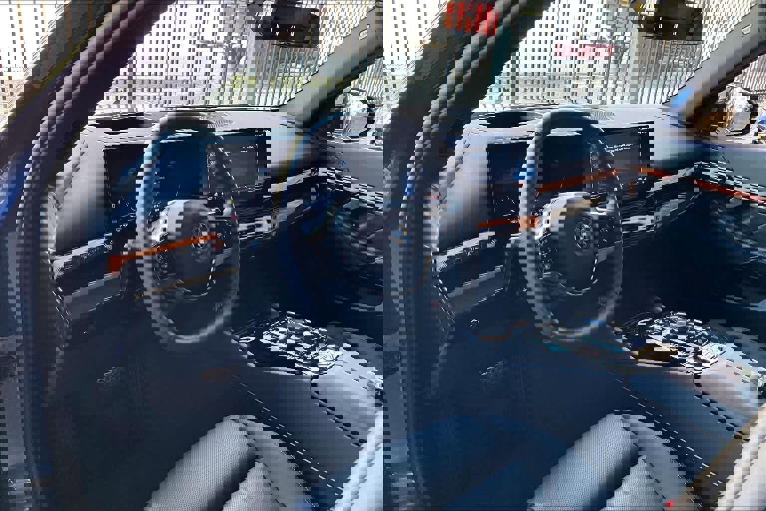 Used 2025 BMW i5 eDrive40i image 17