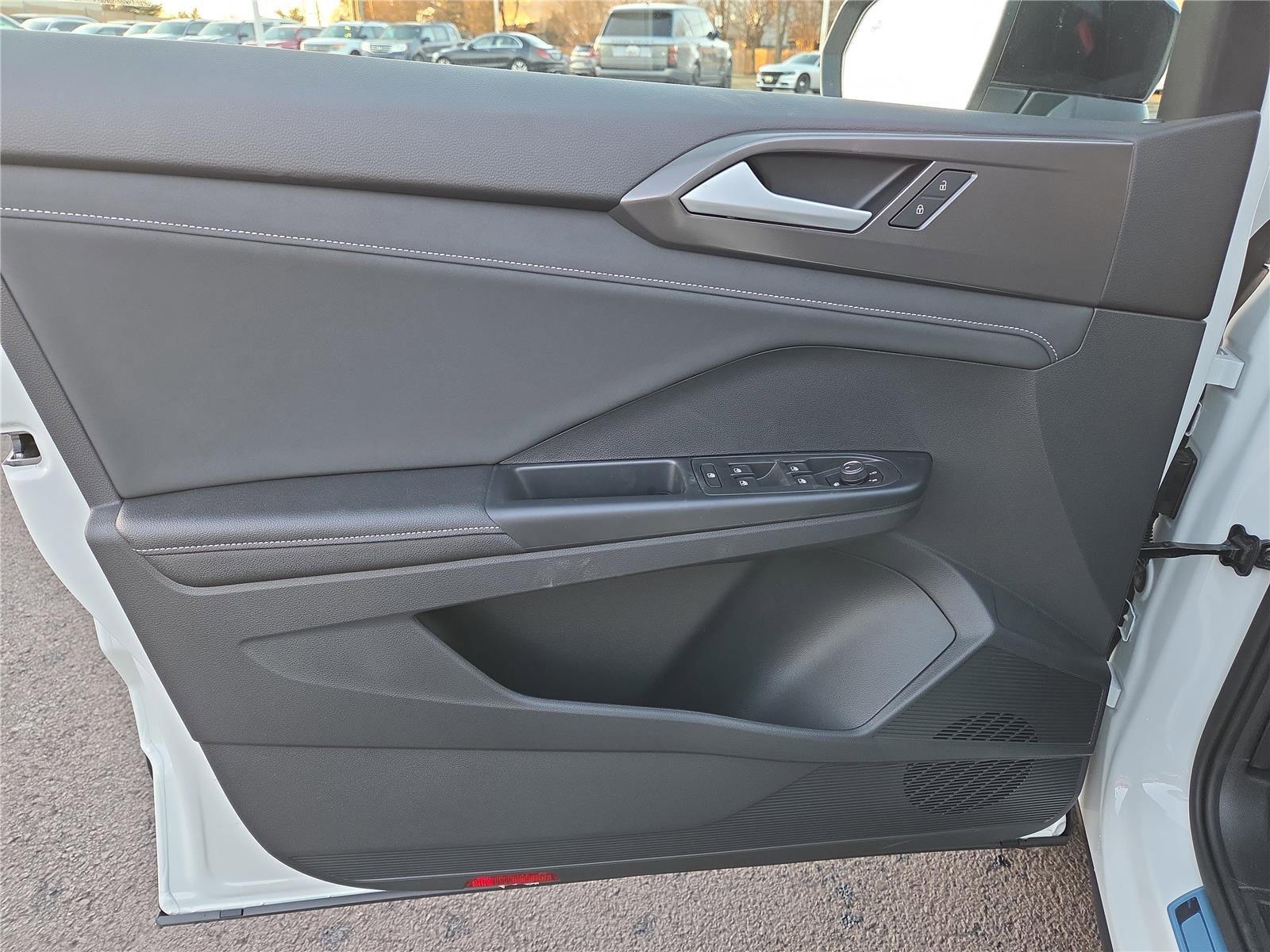 New 2026 Volkswagen Taos SE image 12