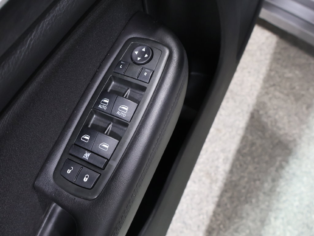 Used 2015 Chrysler 200 Limited w/ Convenience Group FWD image 14