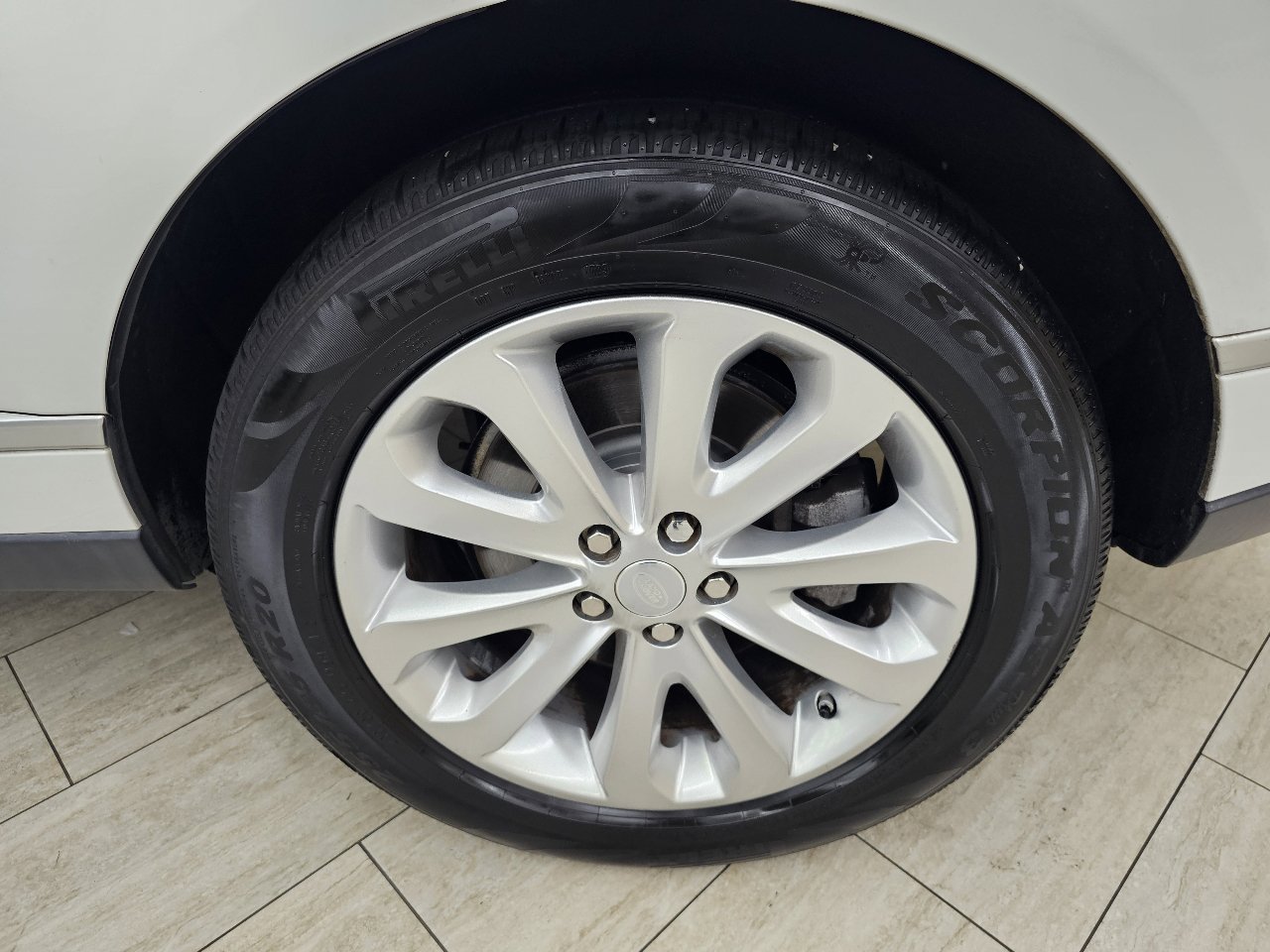 Used 2016 Land Rover Range Rover HSE image 40