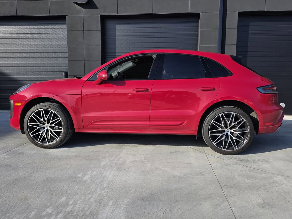Used 2024 Porsche Macan image 2