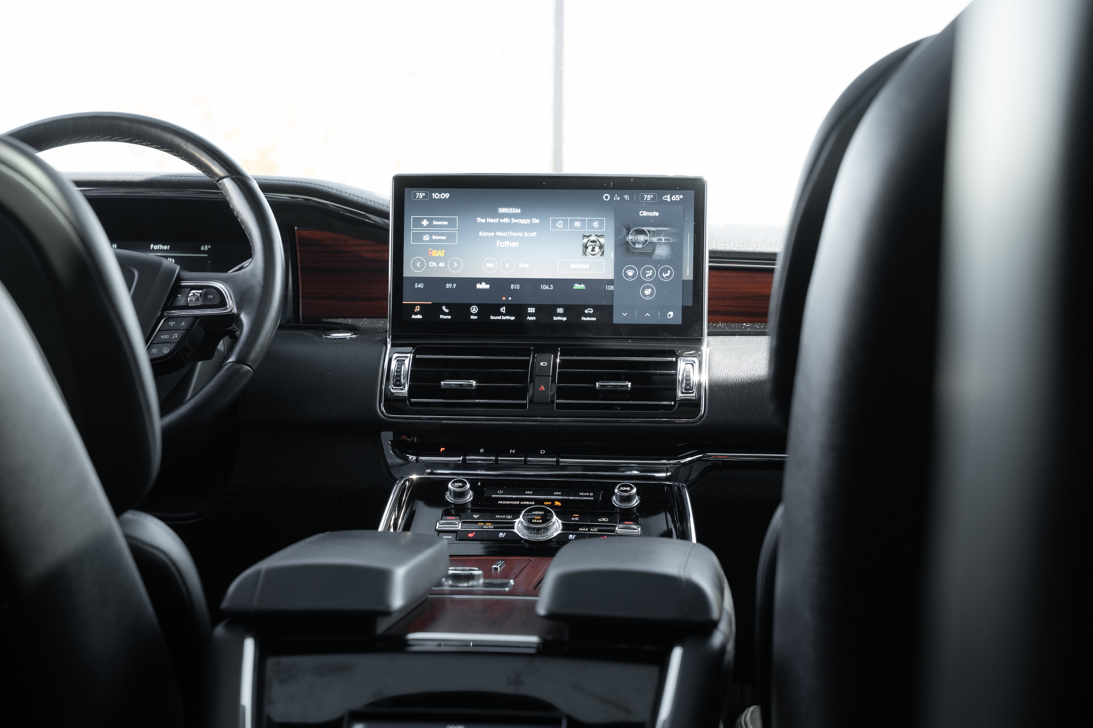 Used 2024 Lincoln Navigator Reserve w/ Monochromatic Package AWD/4WD image 13