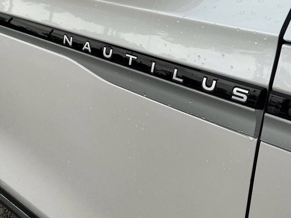 Used 2026 Lincoln Nautilus Premier AWD/4WD image 18