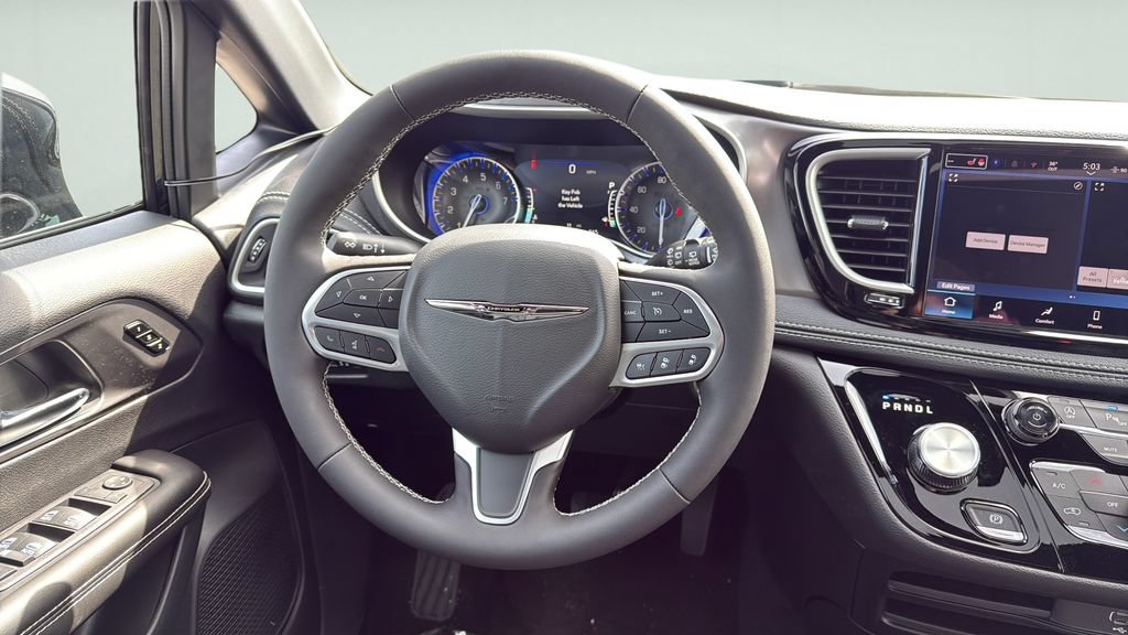 New 2026 Chrysler Pacifica Select AWD/4WD image 15