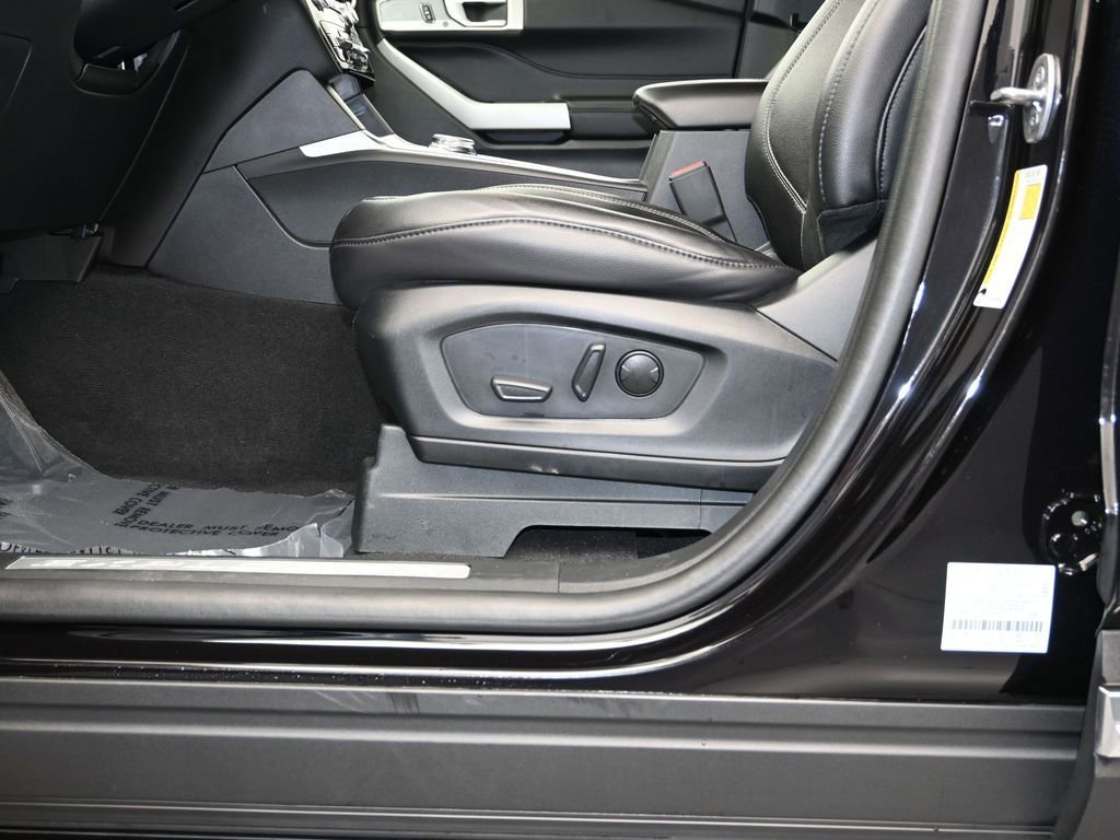 Used 2023 Ford Explorer Limited w/ Equipment Group 301A image 21