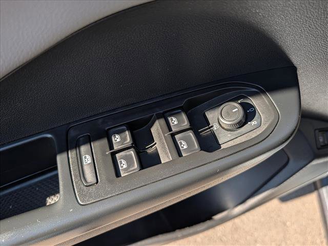 Used 2022 Volkswagen Taos SE w/ Panoramic Sunroof Package image 30