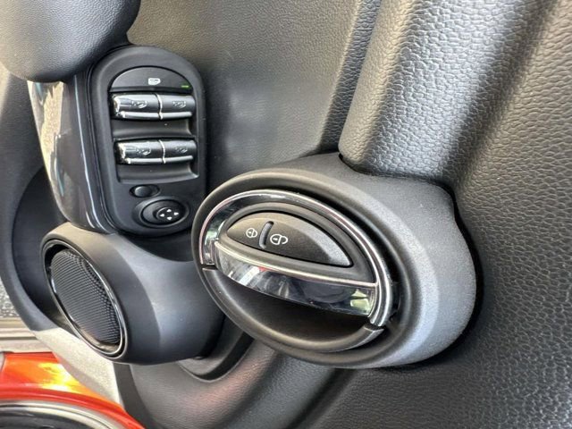 Used 2021 MINI Cooper 4-Door Hardtop image 8