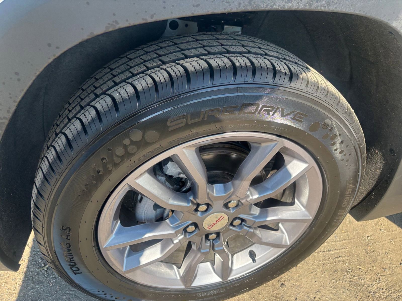 Used 2024 GMC Terrain SLT image 32