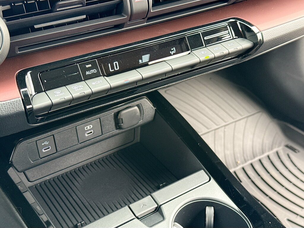 New 2026 Toyota Prius Plug-In Hybrid FWD image 11