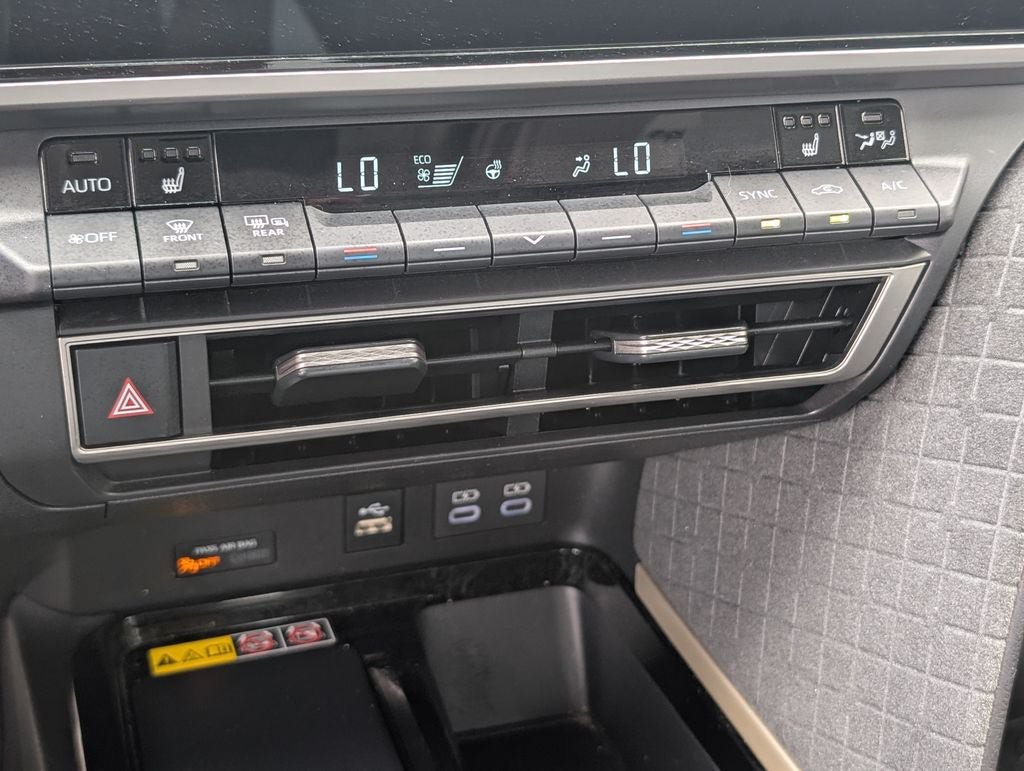 Used 2025 Toyota Camry XLE AWD/4WD image 22