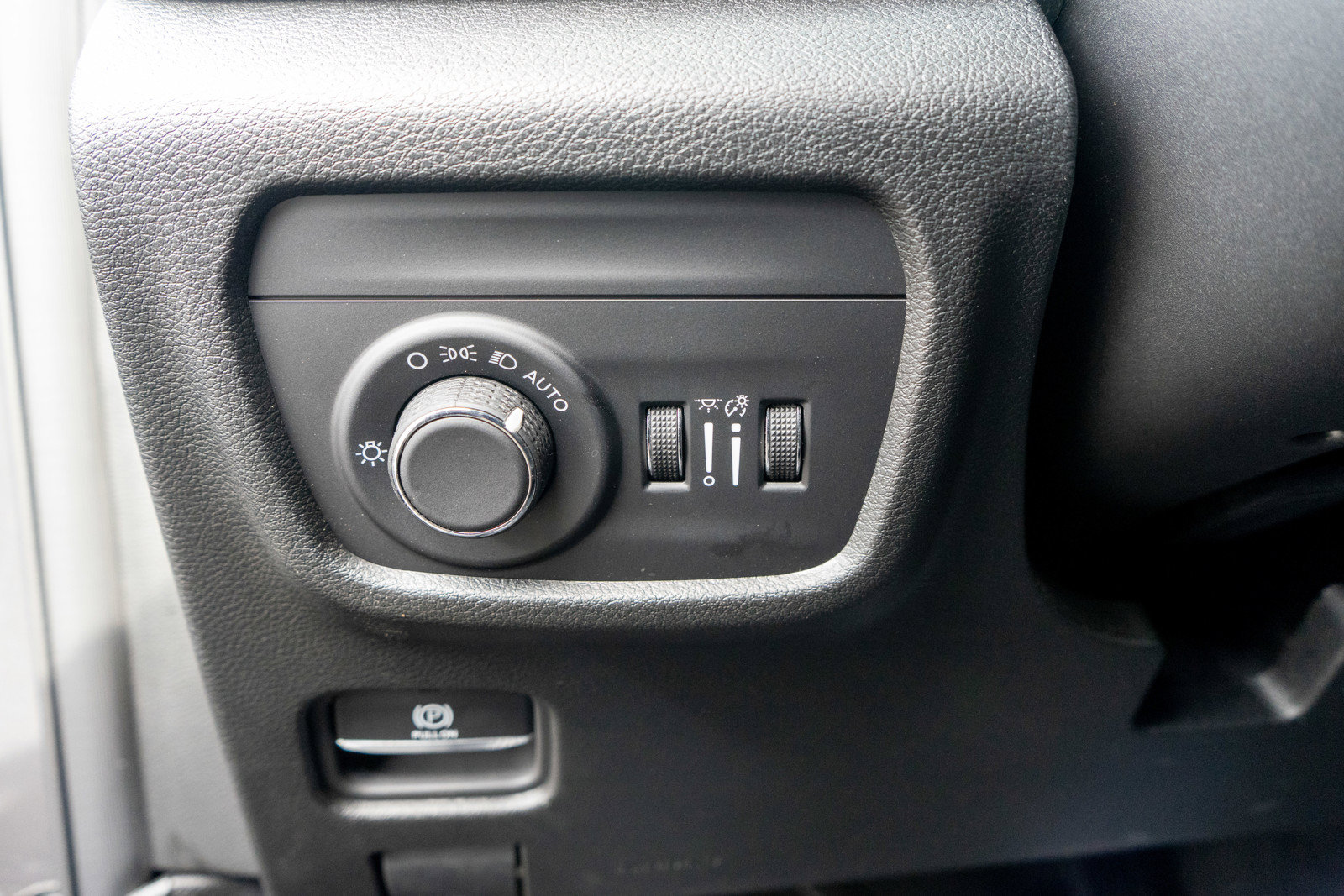 Used 2024 Jeep Grand Cherokee Altitude AWD/4WD image 16