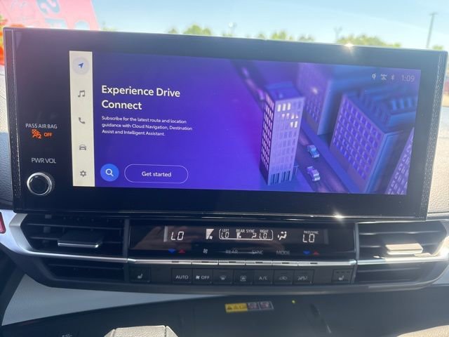 Used 2025 Toyota Sienna XLE image 31