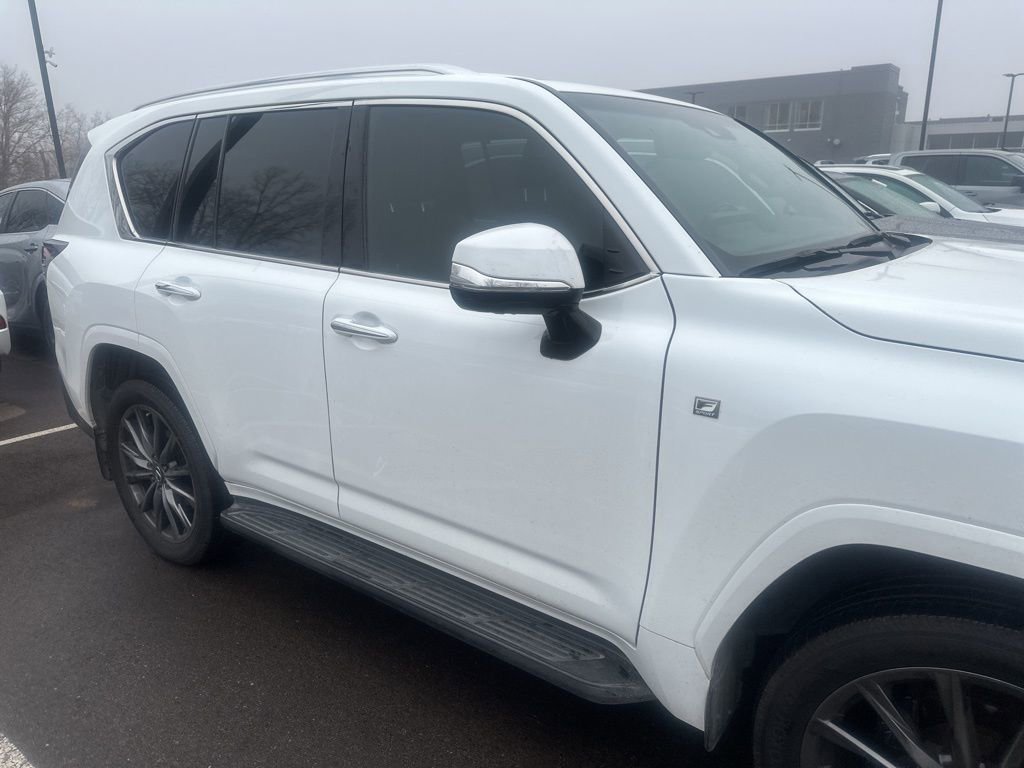 Used 2022 Lexus LX 600 F Sport image 9