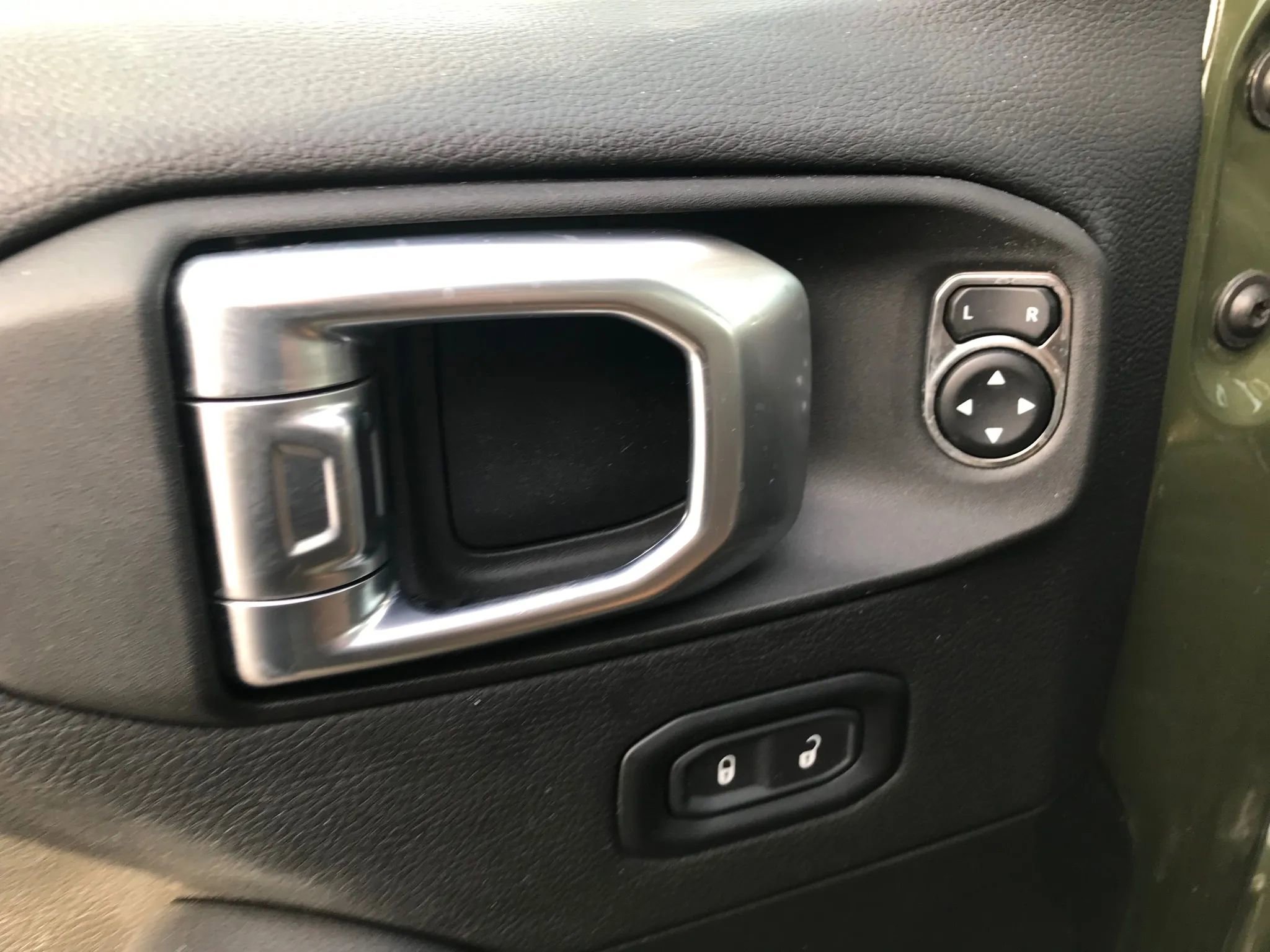 Used 2023 Jeep Wrangler Unlimited Sahara w/ Cold Weather Group image 13