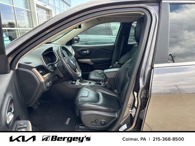 Used 2017 Jeep Cherokee Limited image 8
