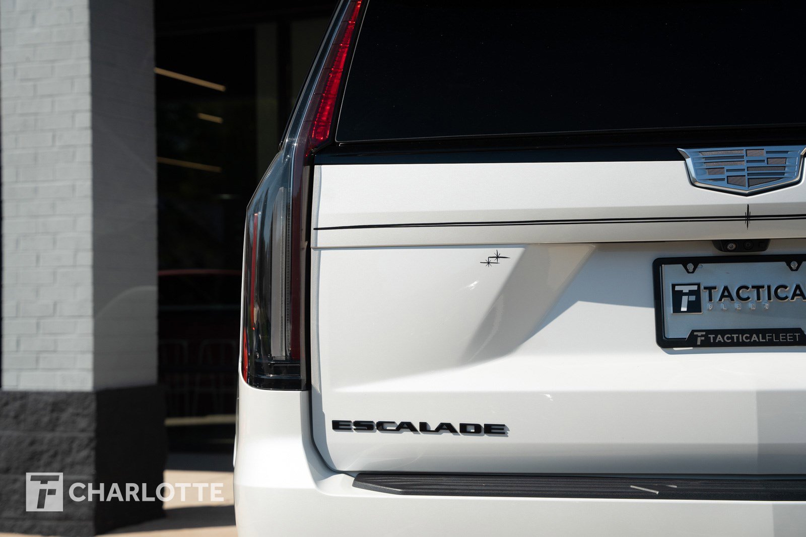 Used 2023 Cadillac Escalade V w/ LPO, ONYX Package image 11