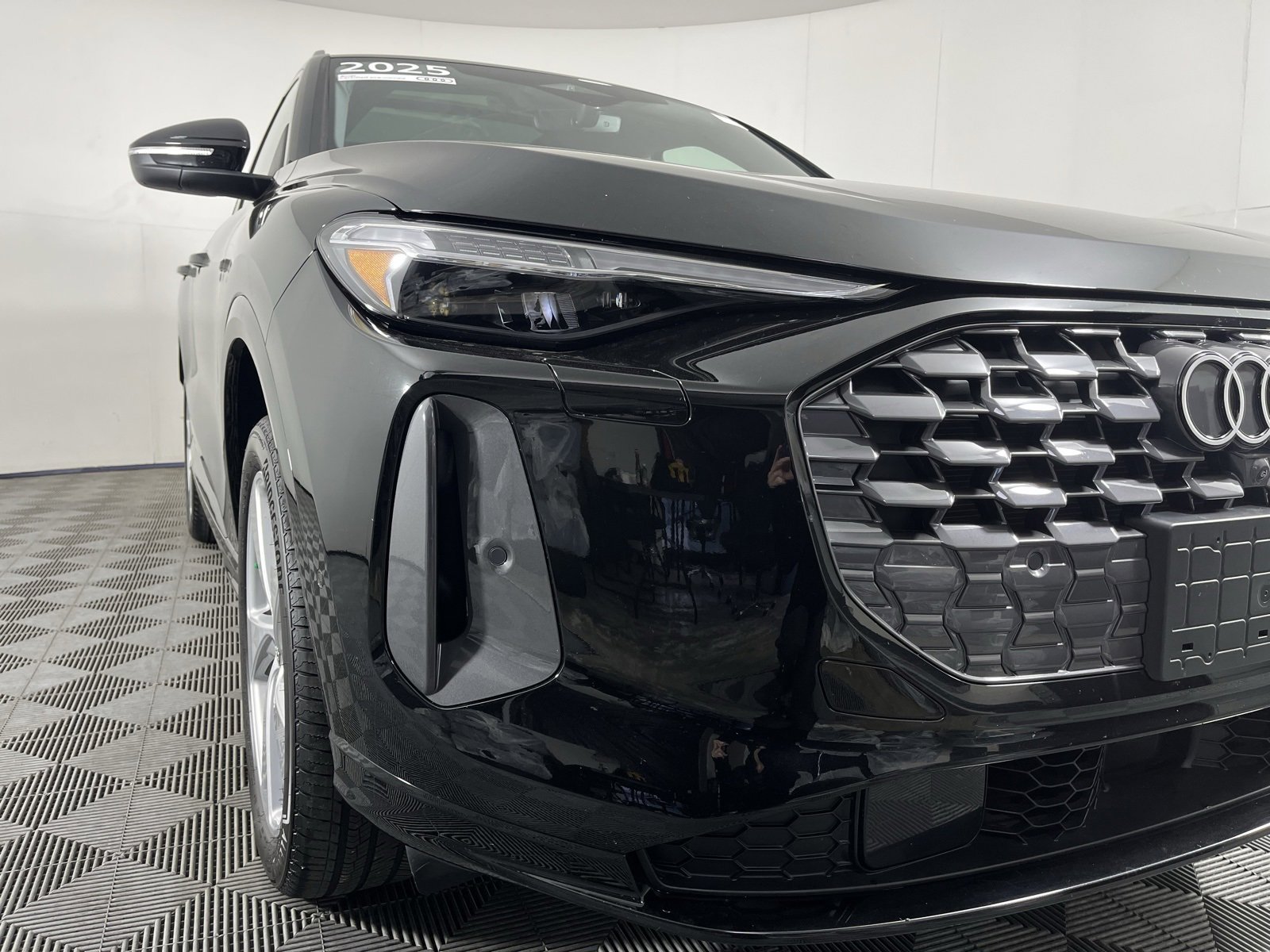 Used 2025 Audi Q5 2.0T Premium Plus w/ Premium Plus image 3