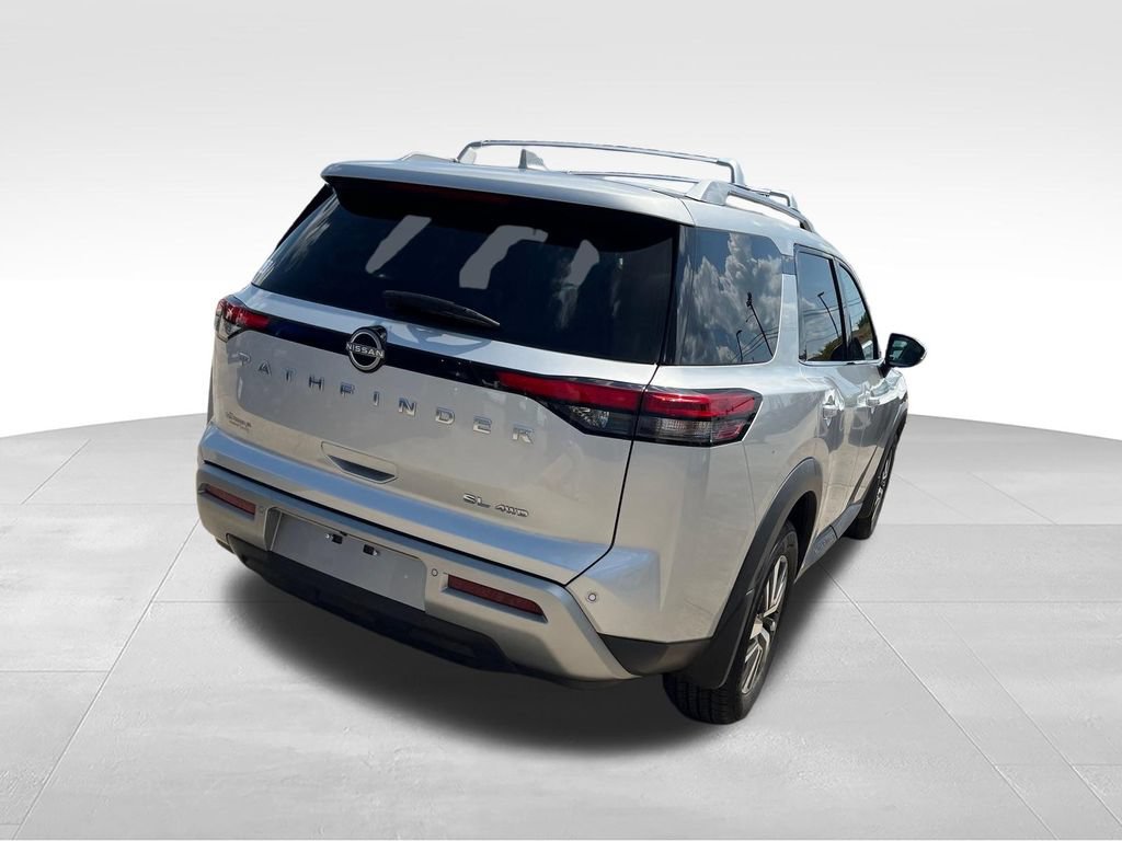 Used 2023 Nissan Pathfinder SL AWD/4WD image 5