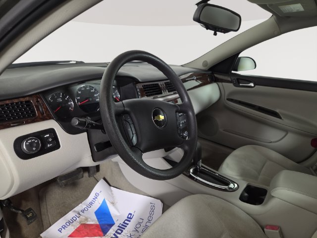 Used 2015 Chevrolet Impala LT FWD image 14