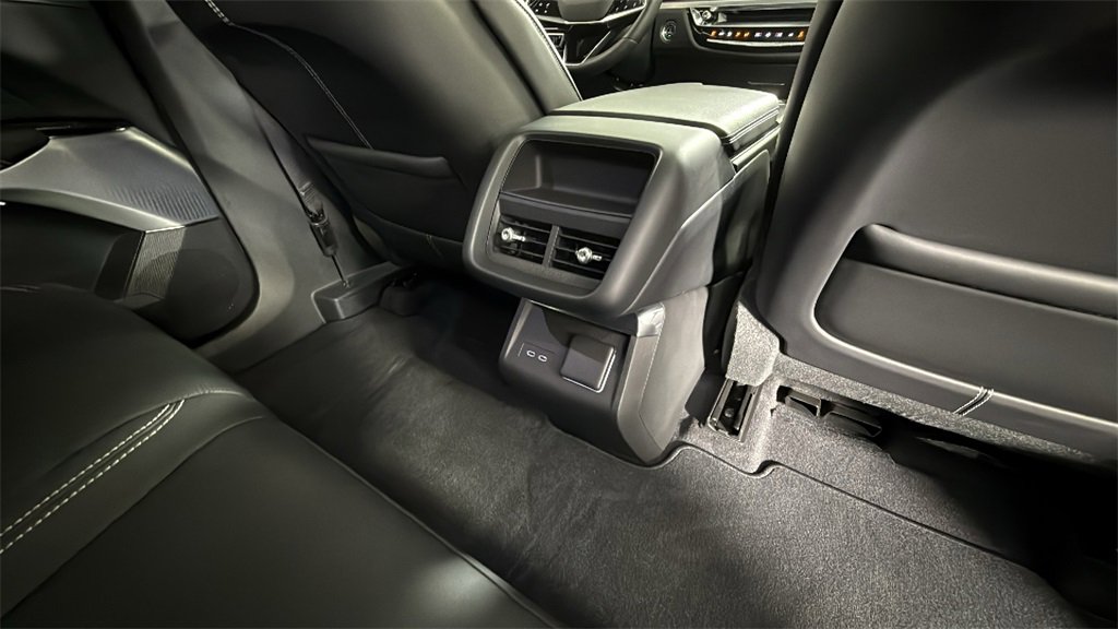 Used 2024 Cadillac Lyriq Luxury image 50