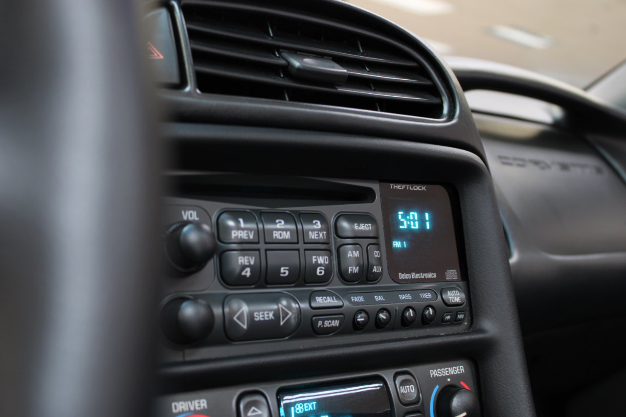 Used 2004 Chevrolet Corvette Convertible w/ Preferred Equipment Group image 27